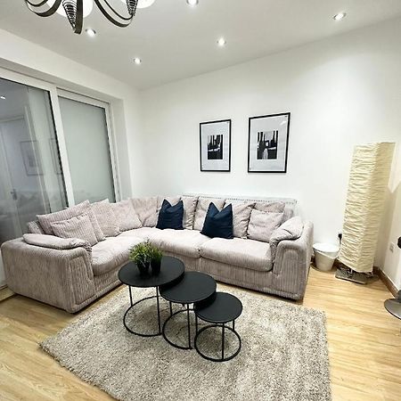London Charm - Comfortable Room In Spacious House Exterior photo