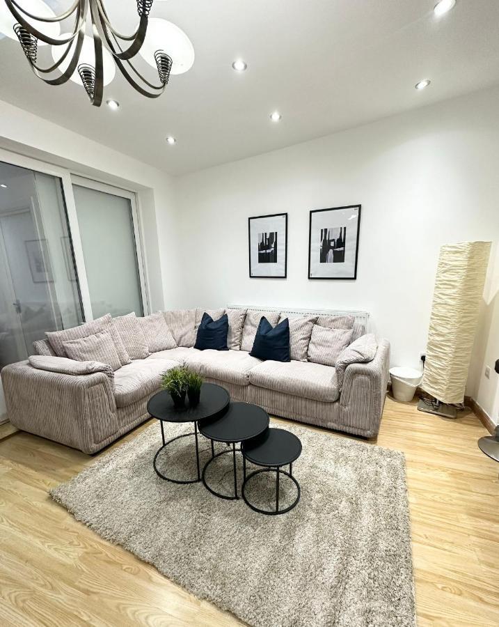 London Charm - Comfortable Room In Spacious House Exterior photo